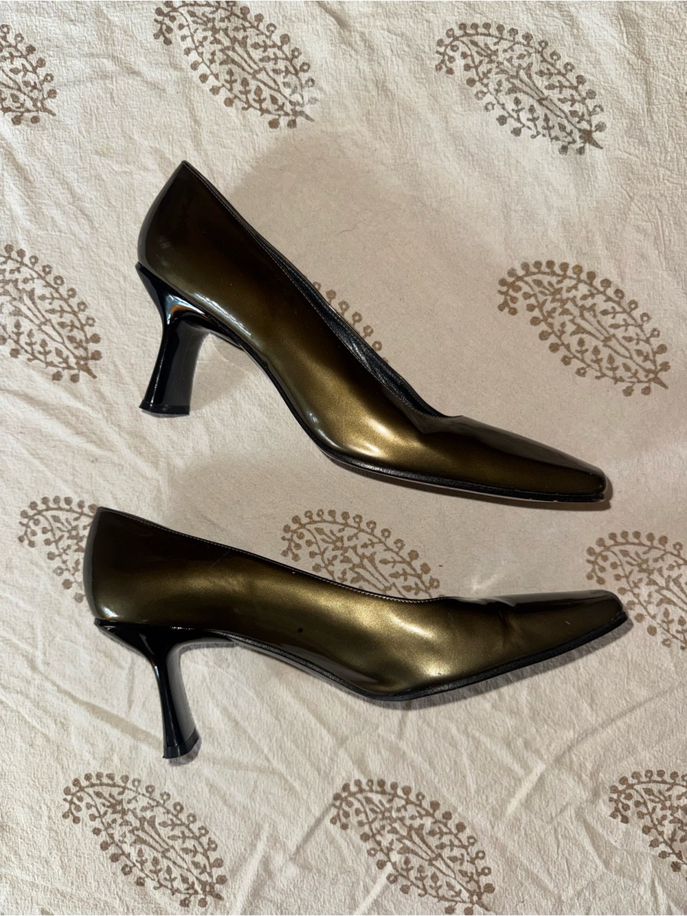 Stuart Weitzman Olive Green Leather Mid-Heel Pumps